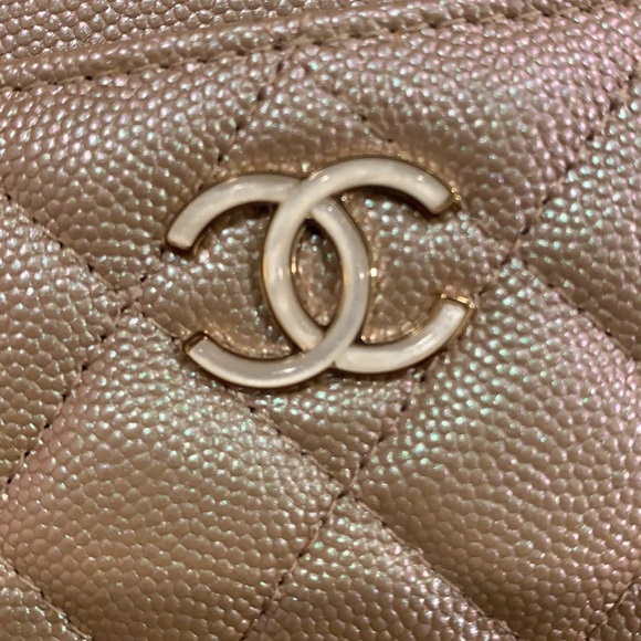 Authentic Chanel iridescent beige pearl cc holder - Picture 8 of 9